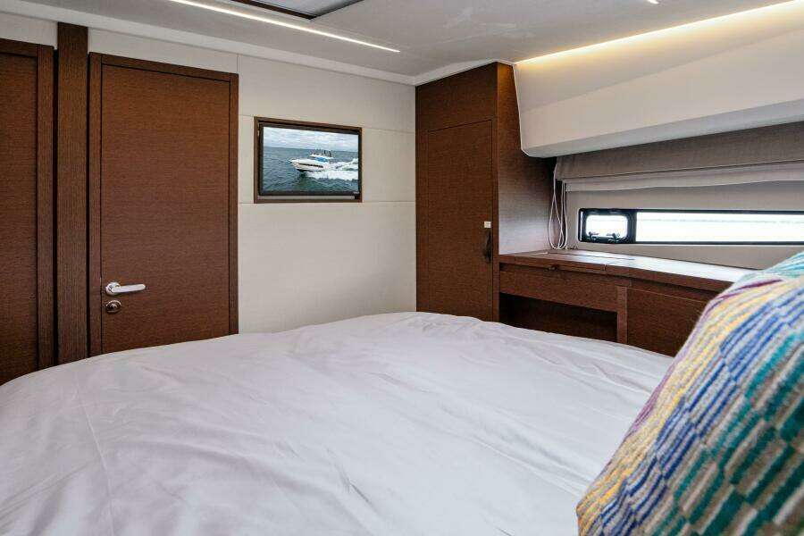 2024 46 Prestige Flybridge -VIP Stateroom