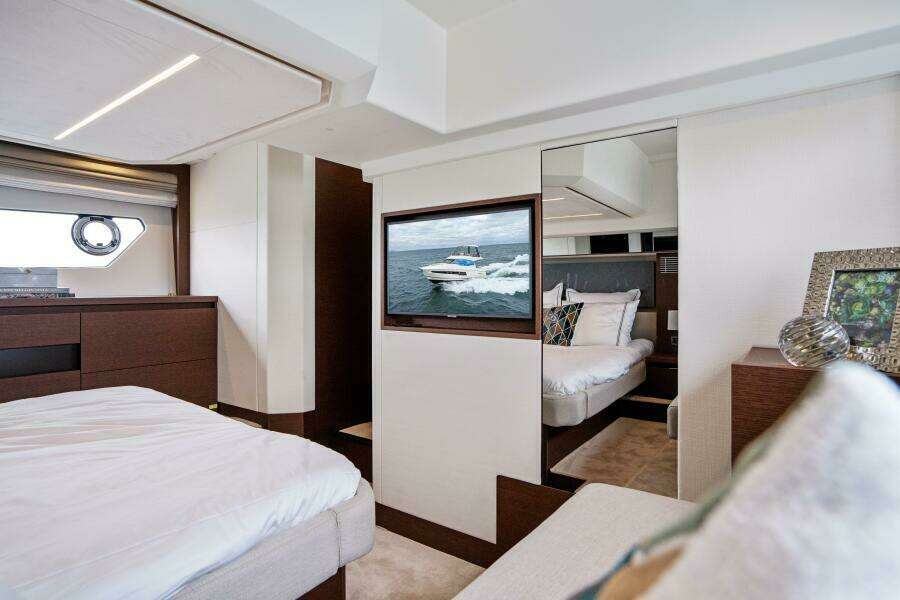 2024 46 Prestige Flybridge -Master Stateroom