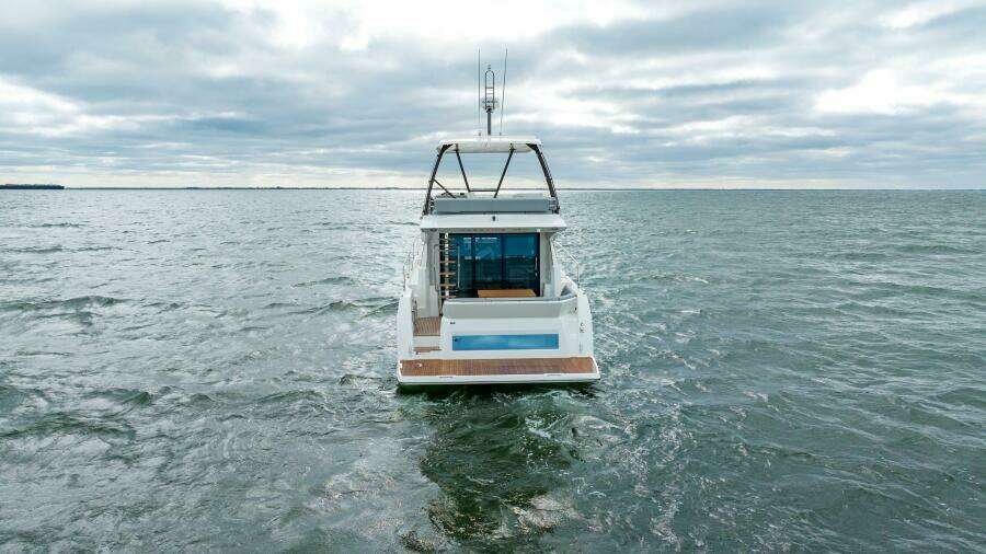 2024 46 Prestige Flybridge -Profile