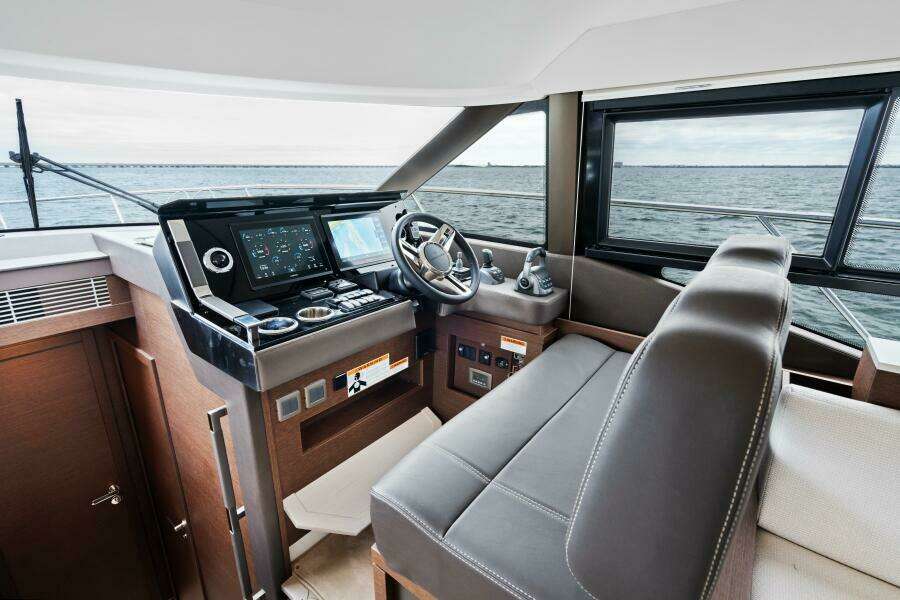 2024 46 Prestige Flybridge -Lower Helm
