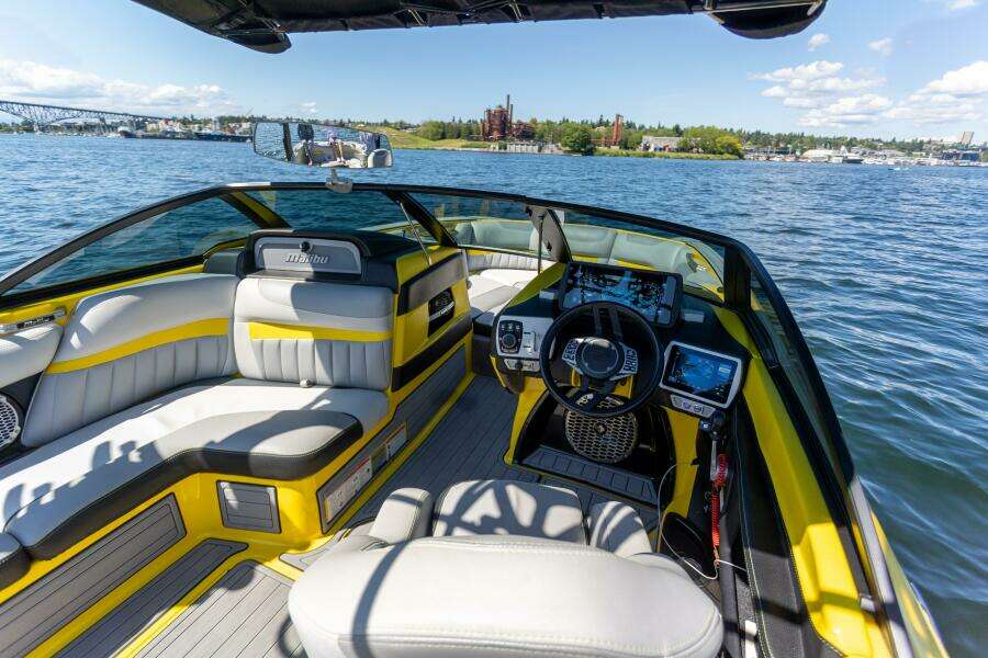 2016 Malibu MKZ 24.5