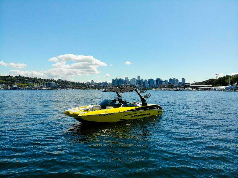 2016 Malibu MKZ 24.5