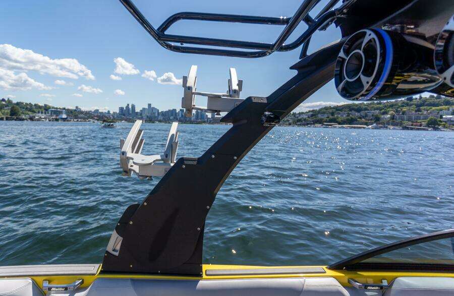 2016 Malibu MKZ 24.5