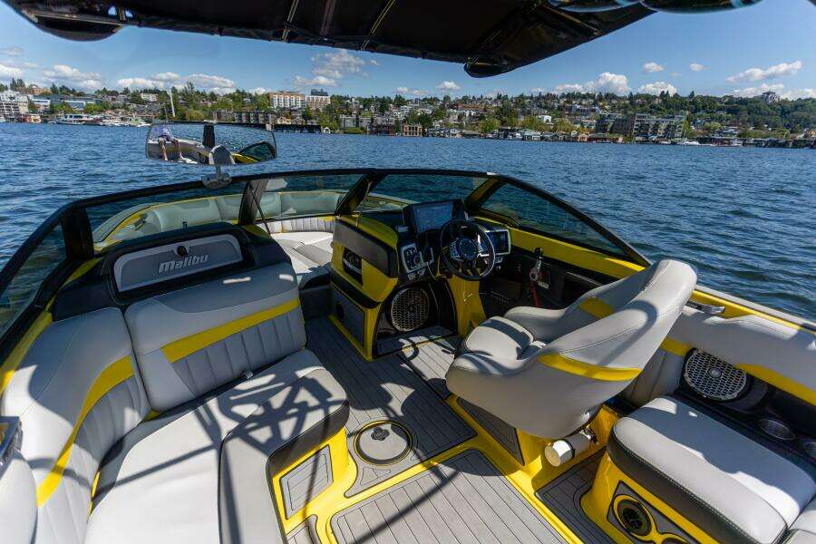 2016 Malibu MKZ 24.5