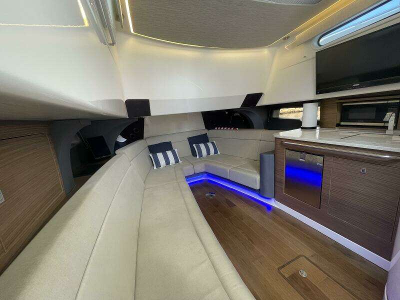 2017 Boston Whaler Outrage