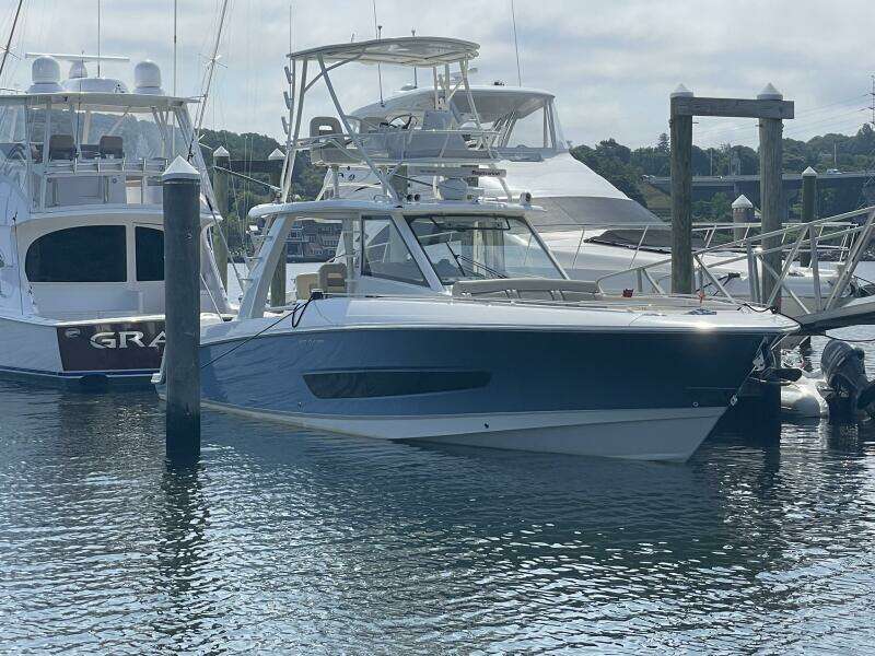 2017 Boston Whaler Outrage