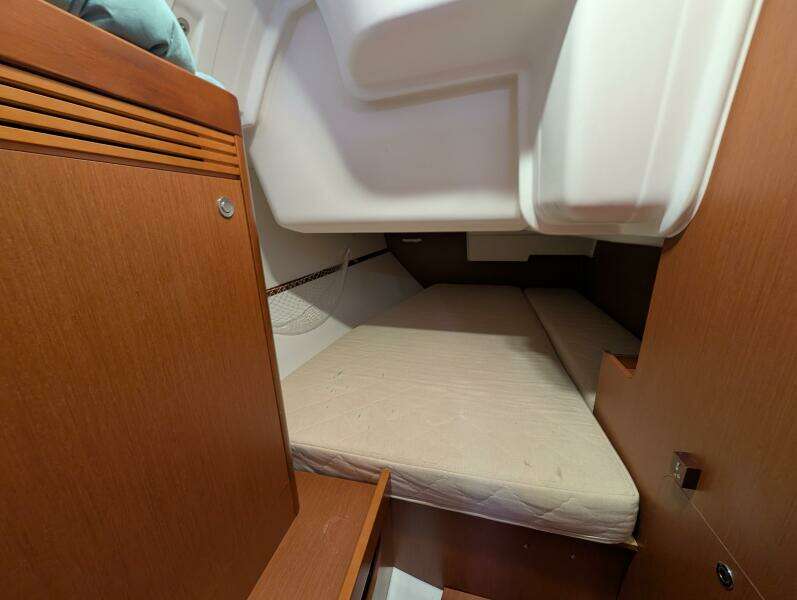 2015 Beneteau Oceanis 37 Platinum