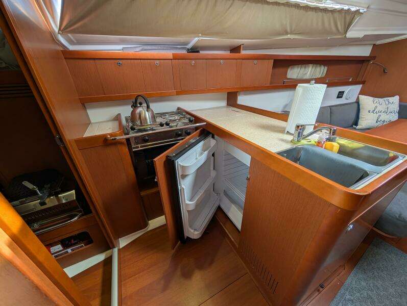 2015 Beneteau Oceanis 37 Platinum