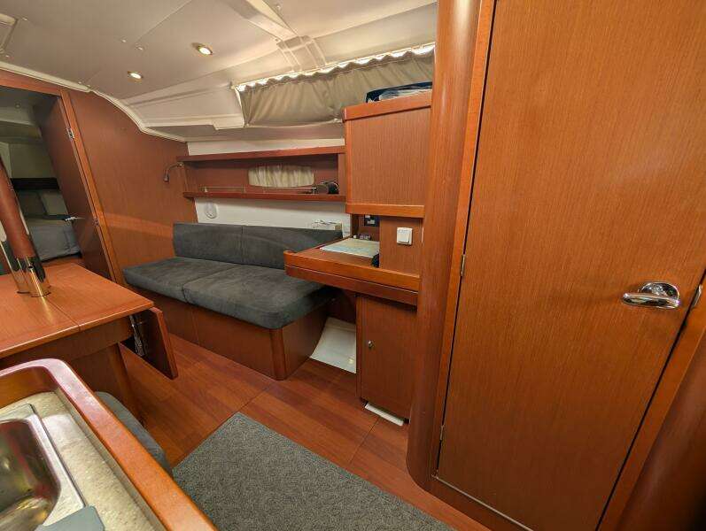 2015 Beneteau Oceanis 37 Platinum