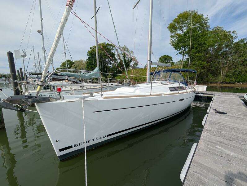 2015 Beneteau Oceanis 37 Platinum