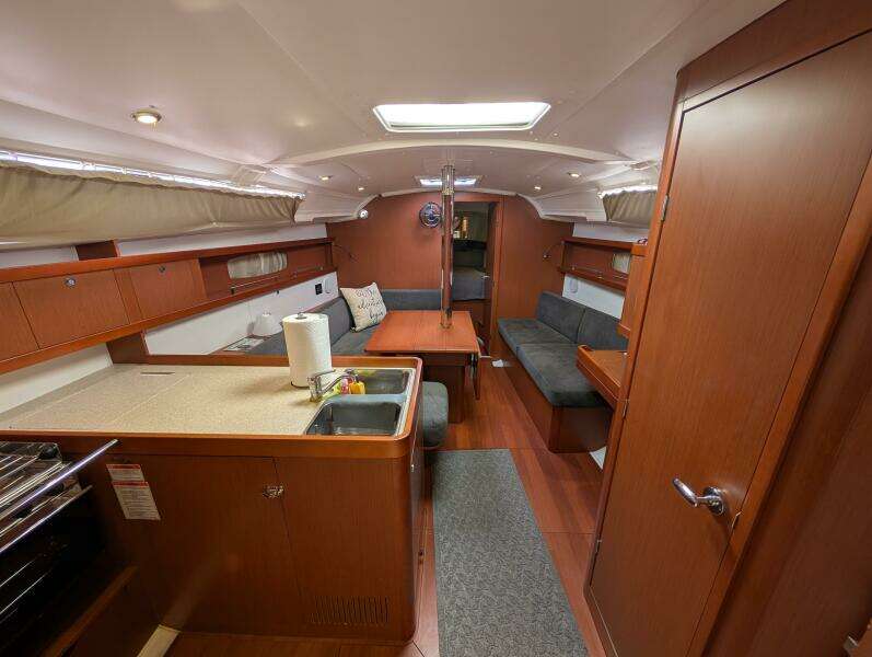 2015 Beneteau Oceanis 37 Platinum