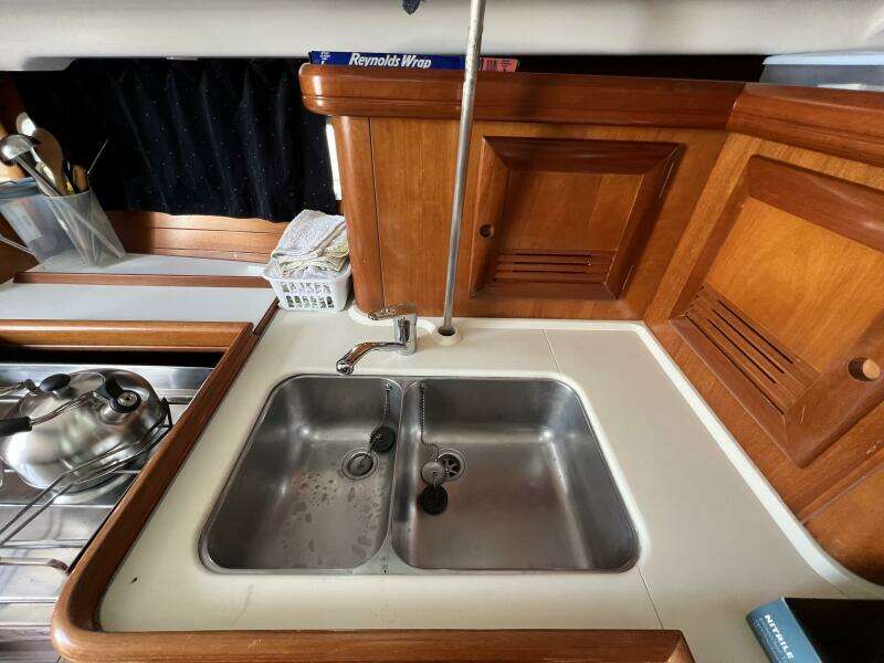 2001 Beneteau 411