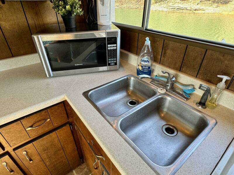 1977 Sumerset 14 x 58 Aluminum Hull Houseboat with Catwalks