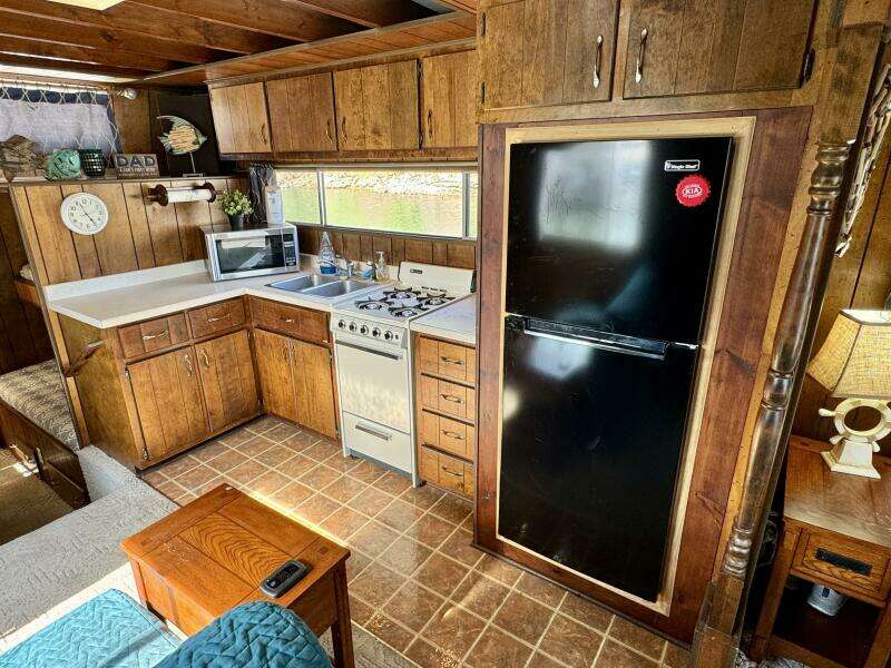 1977 Sumerset 14 x 58 Aluminum Hull Houseboat with Catwalks