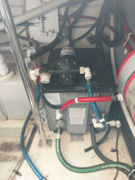 2011 Monterey 340 Sport Yacht