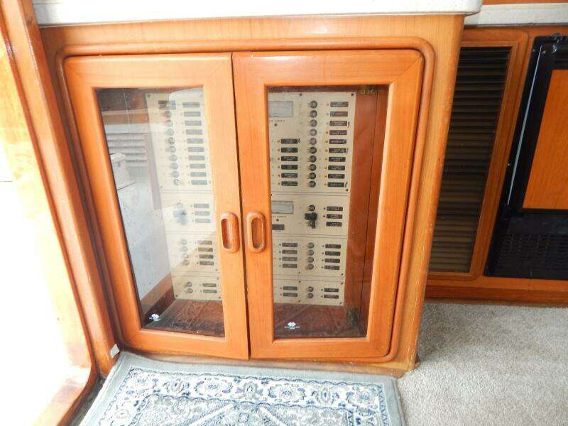 1996 Egg Harbor by Cayman