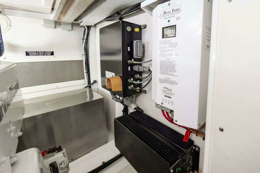 2008 Cabo 40 Express