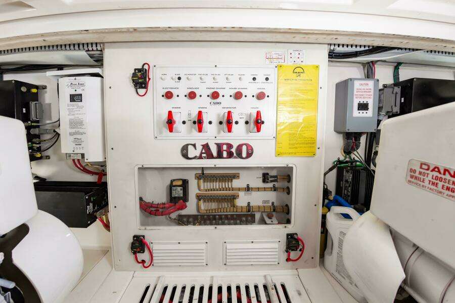 2008 Cabo 40 Express