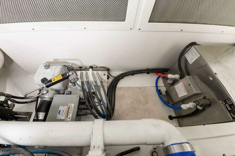 2008 Cabo 40 Express