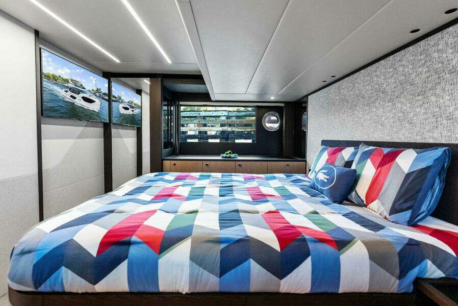 2023 Absolute 52 Fly