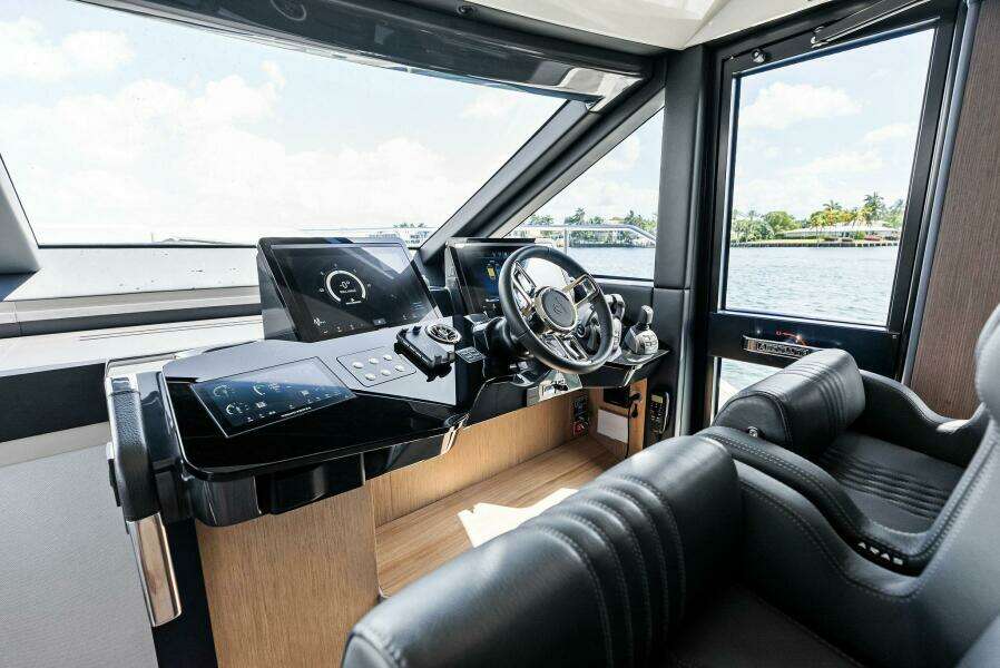 2023 Absolute 52 Fly