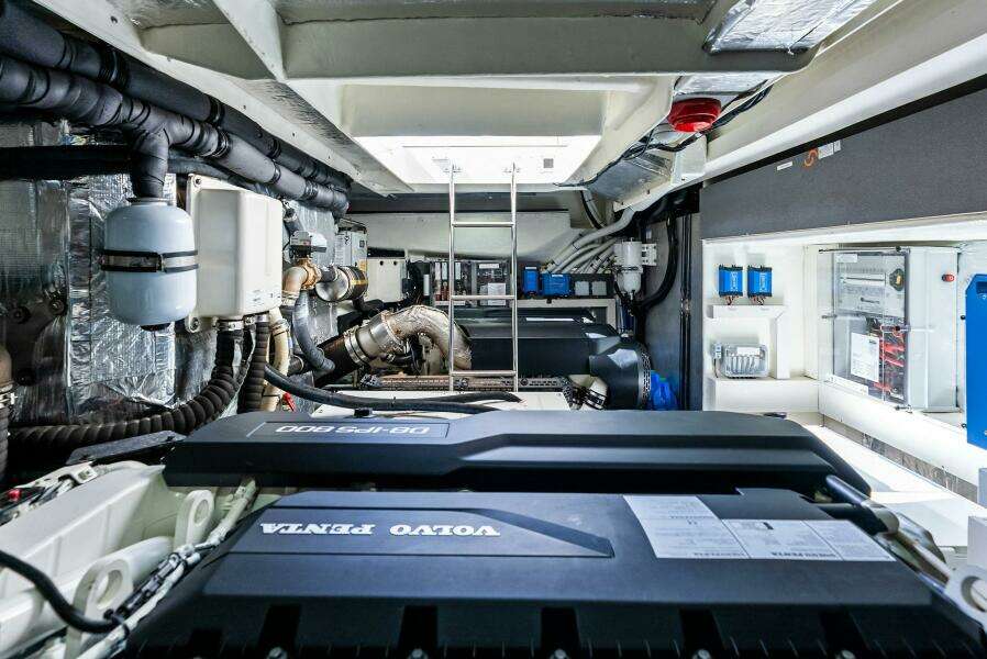 2023 Absolute 52 Fly