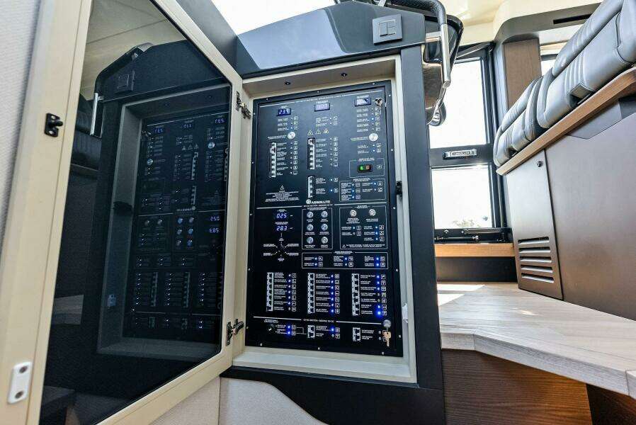 2023 Absolute 52 Fly