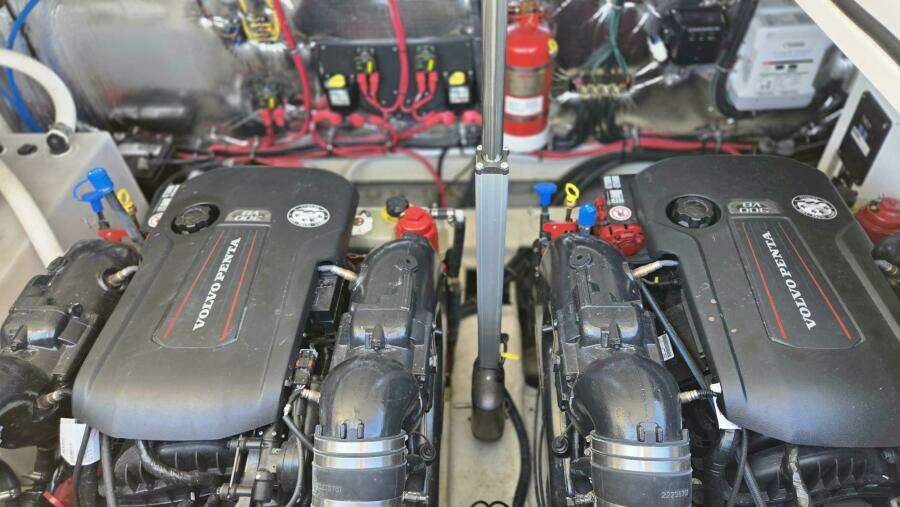 2017 Regal 32 Express