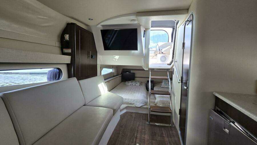 2017 Regal 32 Express