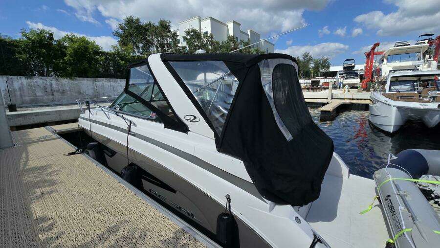 2017 Regal 32 Express