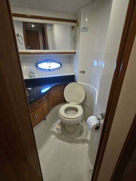 Carver Guest Bedroom Head 1