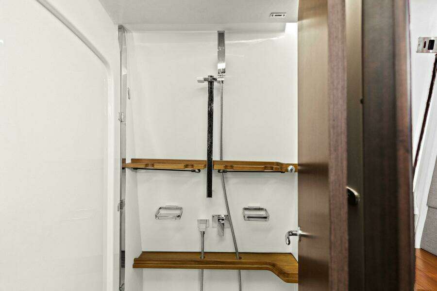 Grady White - Shower