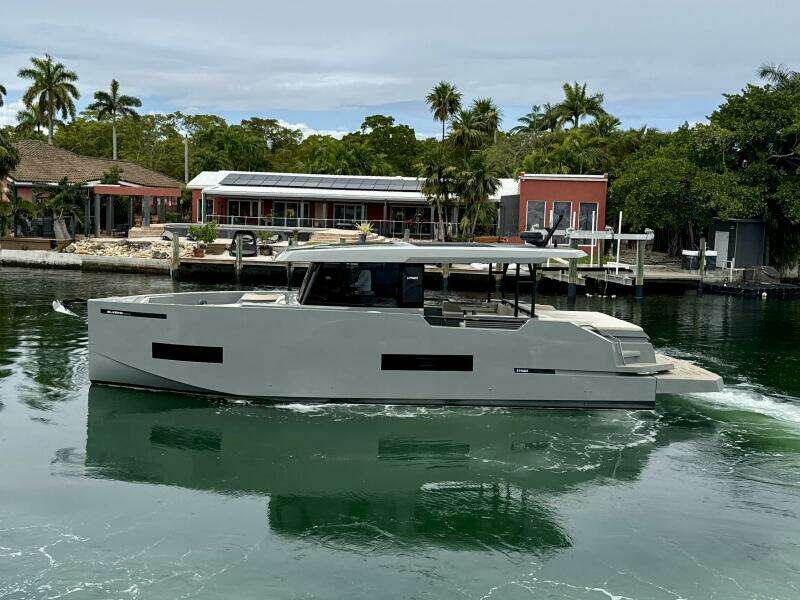 De Antonio - Exterior Profile