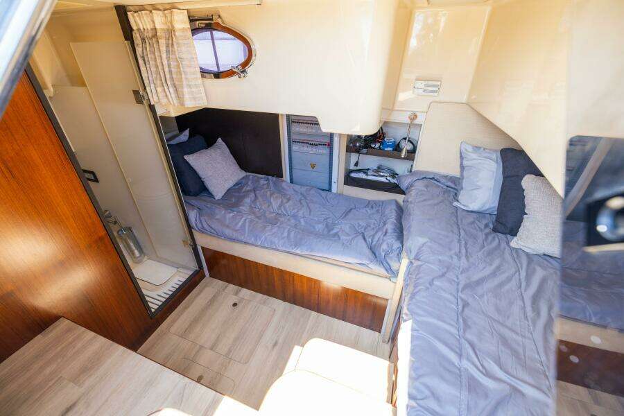 Azimut 64 A/Sea - Interior Crew Stateroom