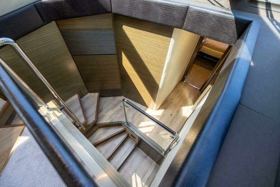Azimut 64 A/Sea - Interior Companionway