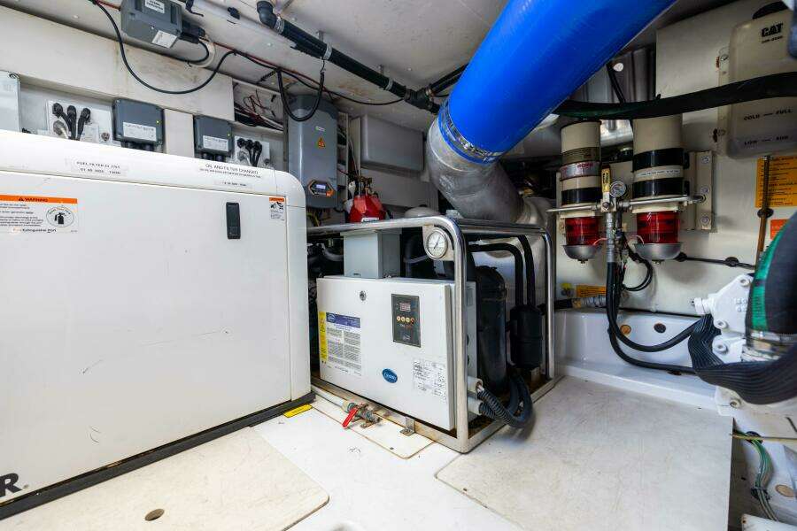 Azimut 64 A/Sea - Engine Room