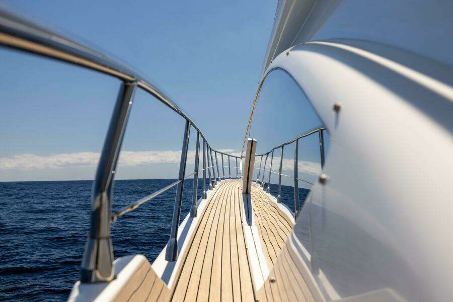 Azimut 64 A/Sea - Exterior Bow