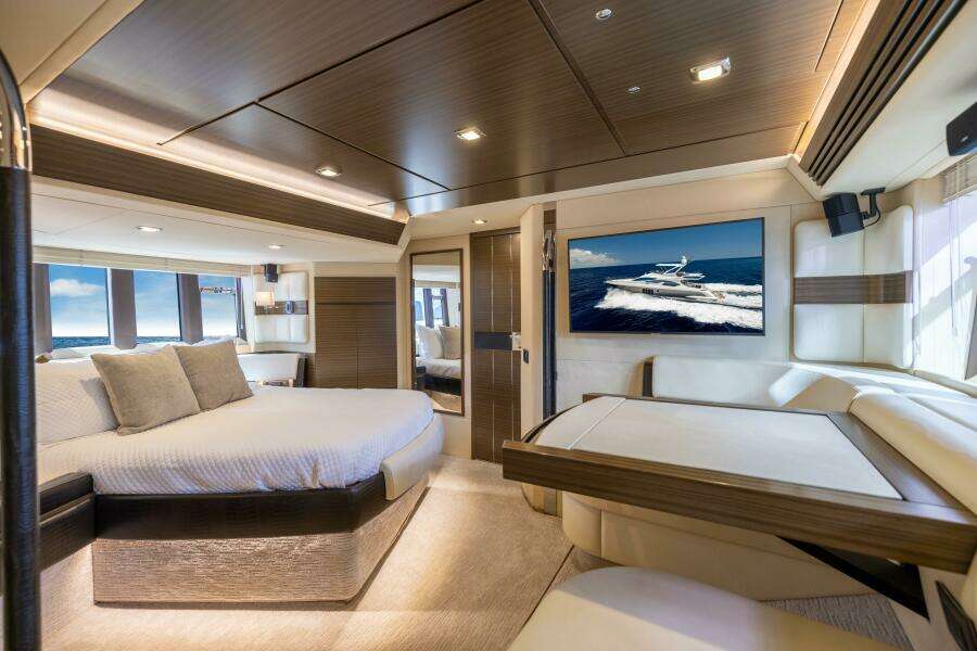Azimut 64 A/Sea - Interior Master Stateroom