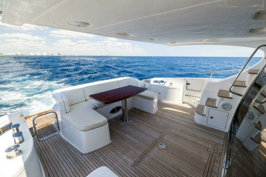 Azimut 64 A/Sea - Exterior Aft Deck
