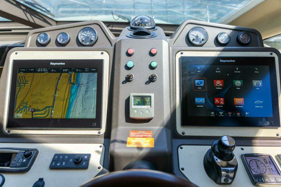 Azimut 64 A/Sea - Interior Helm