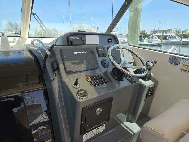 2013 Pursuit 345 Offshore