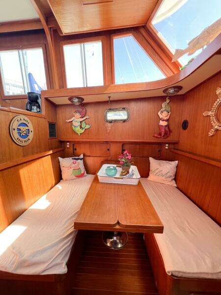 1987 Albin 43 Sundeck