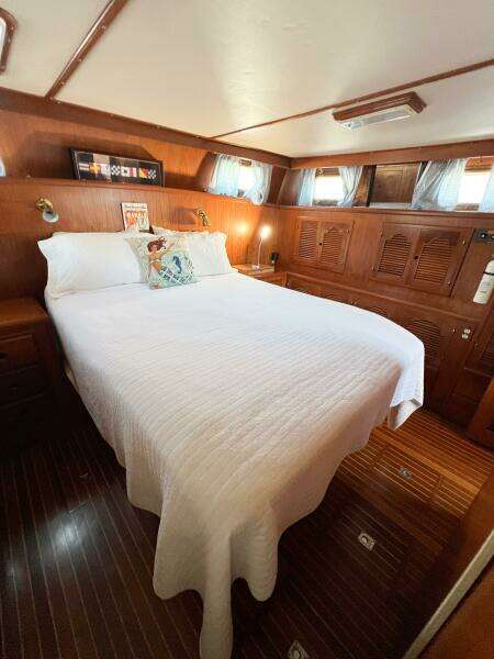 1987 Albin 43 Sundeck