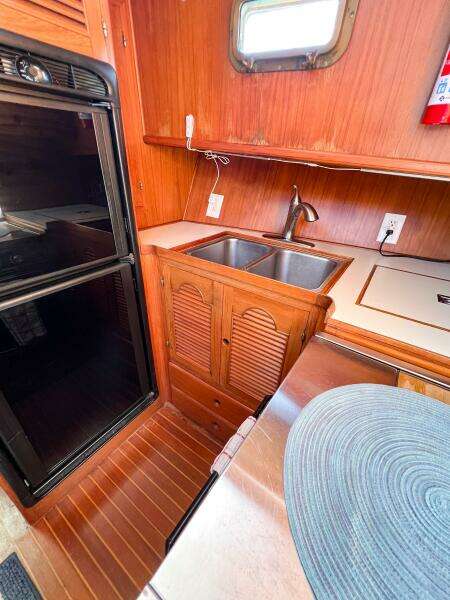 1987 Albin 43 Sundeck