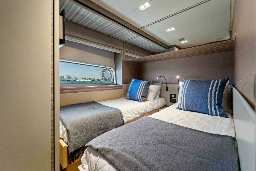 2023 Ferretti Yachts 670