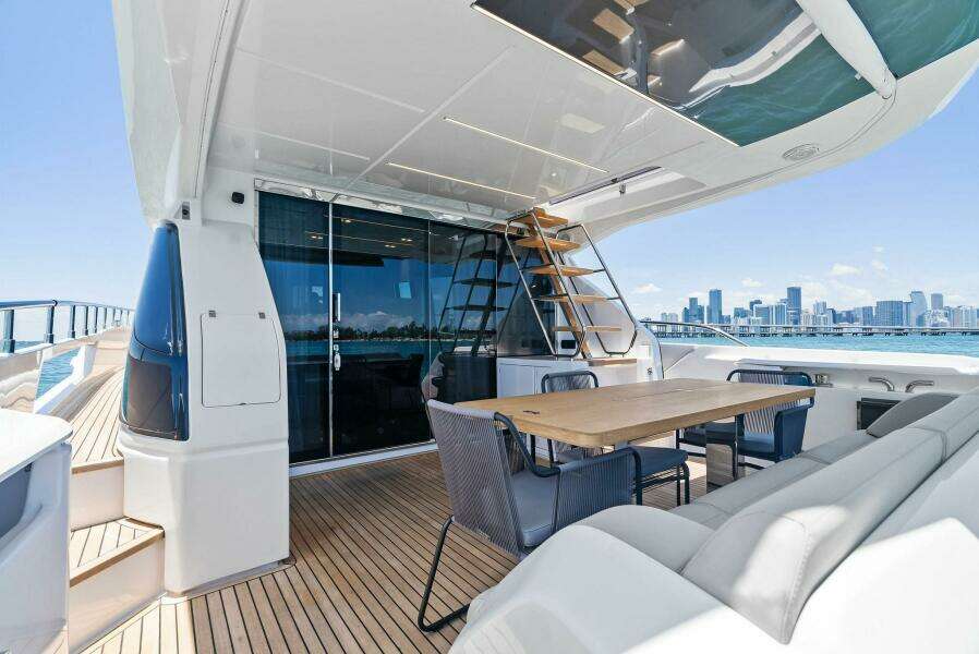 2023 Ferretti Yachts 670