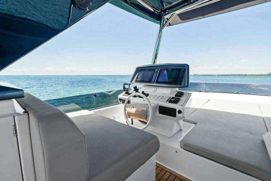 2023 Ferretti Yachts 670