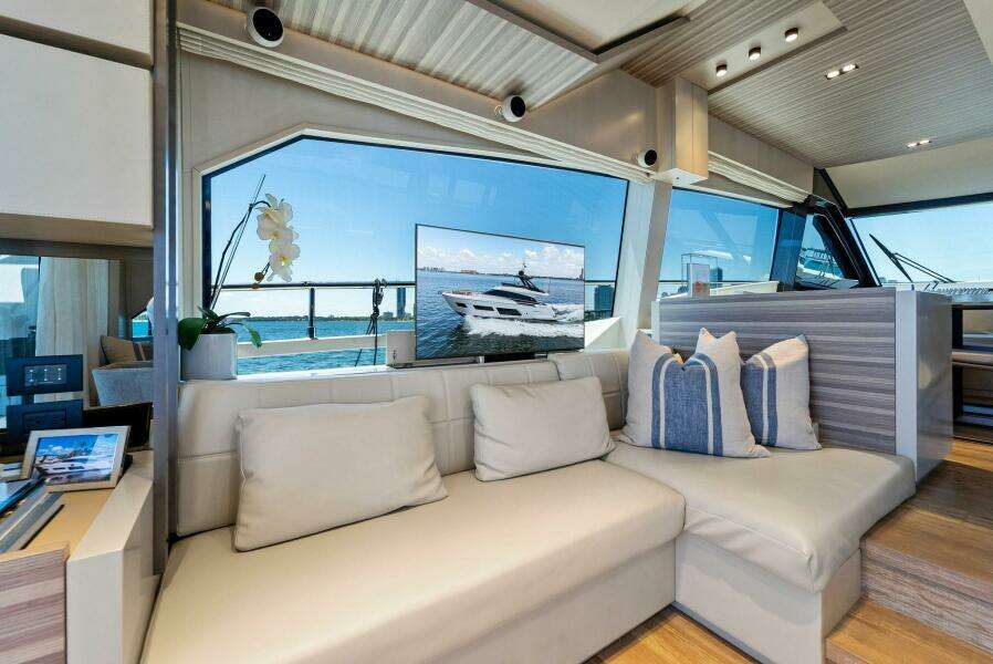 2023 Ferretti Yachts 670