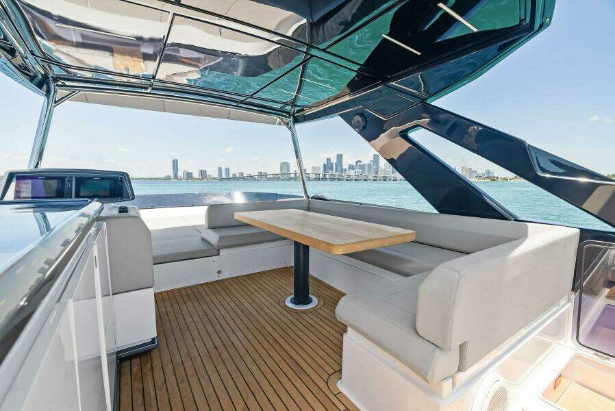 2023 Ferretti Yachts 670