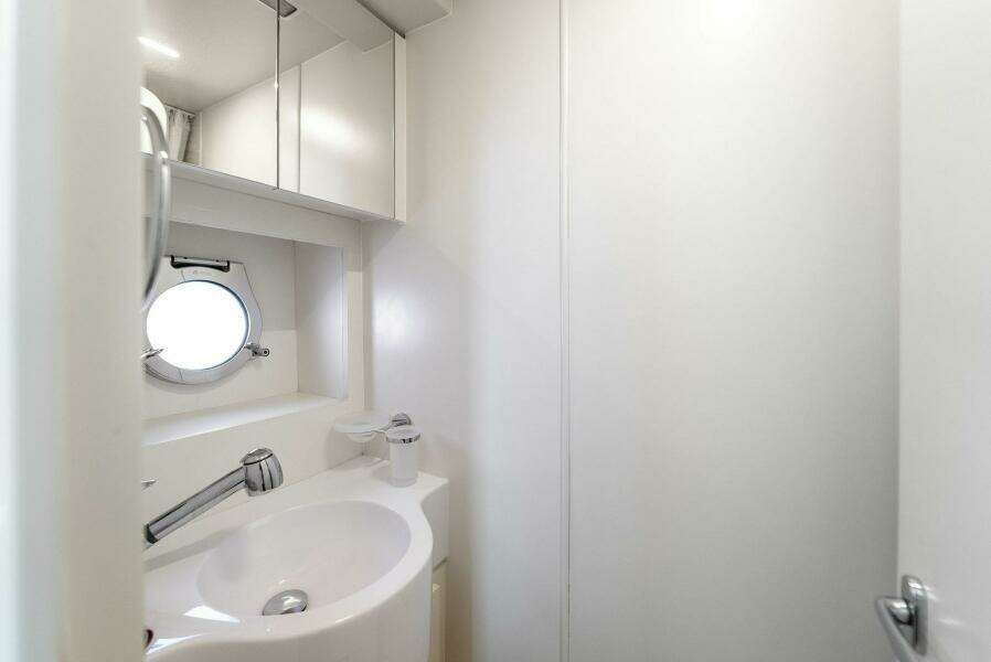 2023 Ferretti Yachts 670